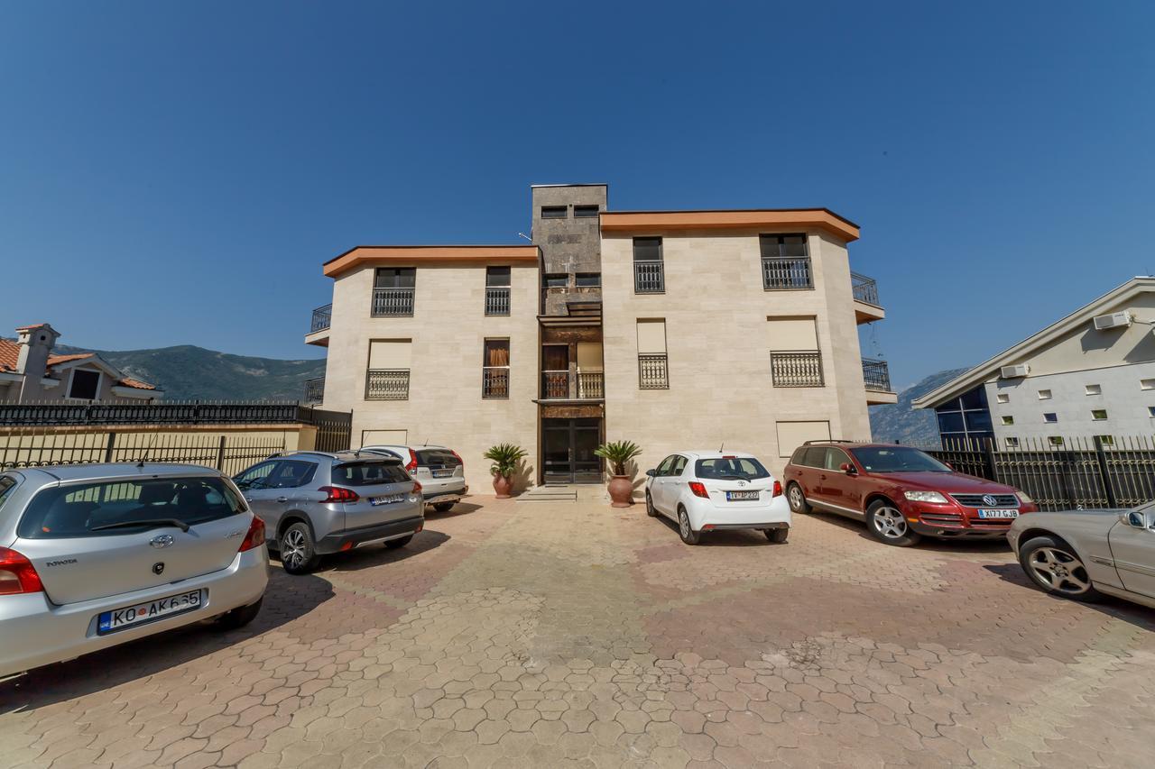 Apartments Coral Kotor Luaran gambar